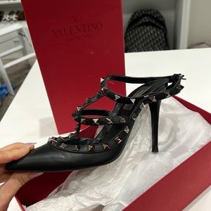 Valentino Garavani Rockstud Leather Pumps